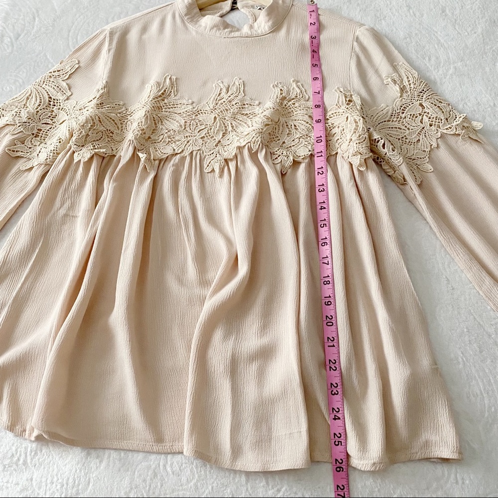 Gorgeous Lace Appliqué Billowy Top - Picture 5 of 12